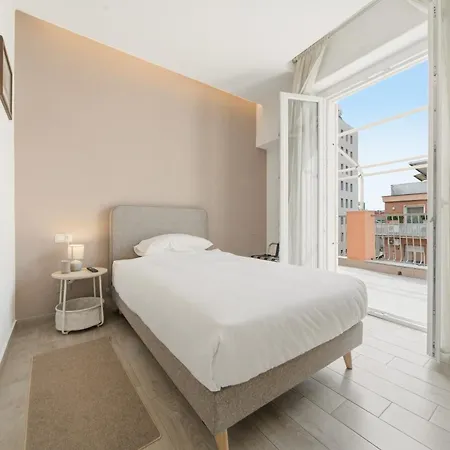 Alpha Domus 15 * Naples