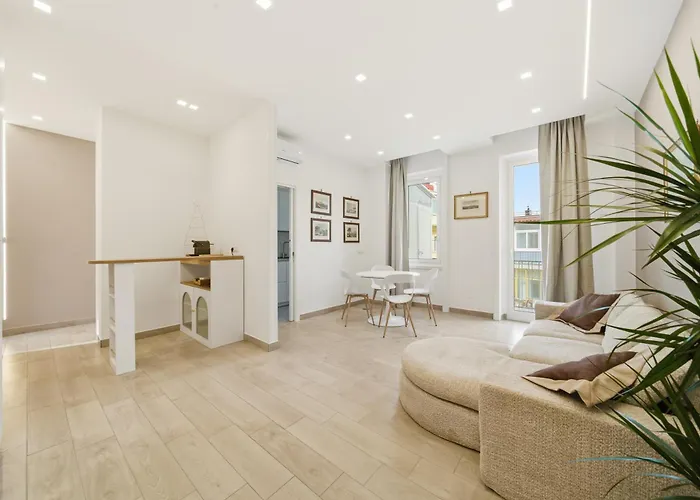 Alpha Domus 15 Neapel